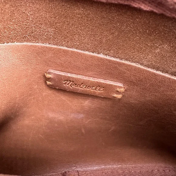 Madewell Leather Carabiner Medium Crossbody Bag - Picture 7 of 9